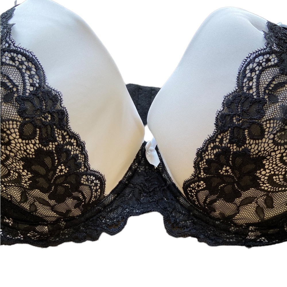 Adore Me Lace Bra - Picture 3 of 9